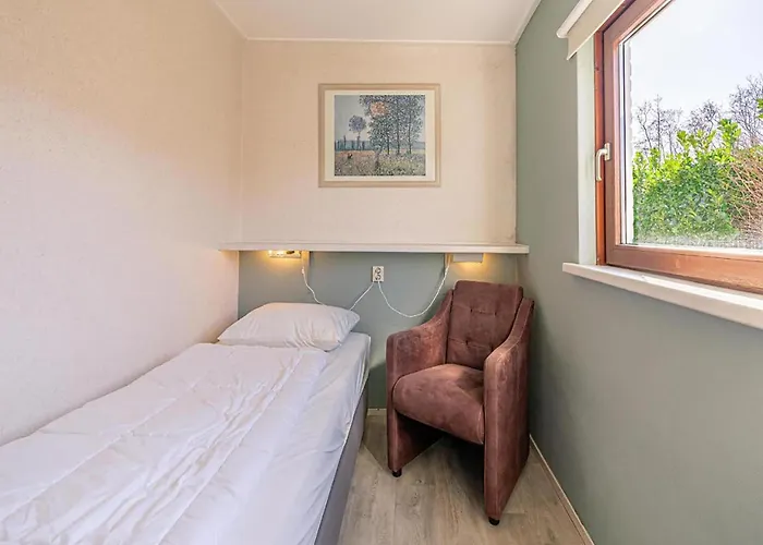 Cozy With Hot Tub On Texel Feriehus