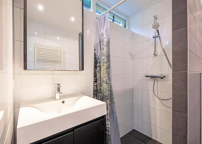 Cozy With Hot Tub On Texel Feriehus