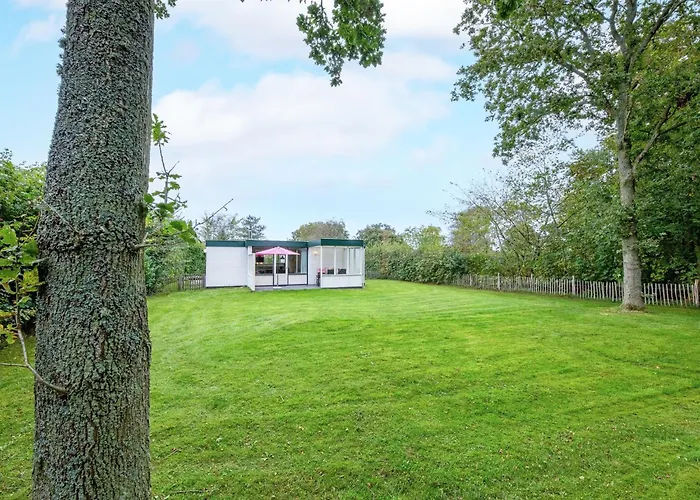 Cozy With Hot Tub On Texel Feriehus