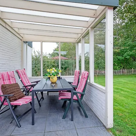 Vakantiehuis Cozy With Hot Tub On Texel *