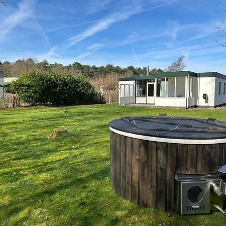 Vakantiehuis Cozy With Hot Tub On Texel Den Burg