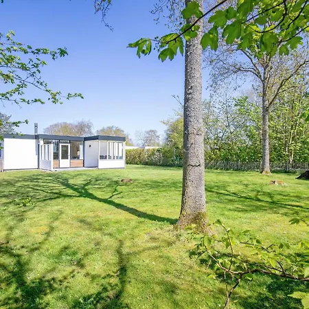 Vakantiehuis Cozy With Hot Tub On Texel