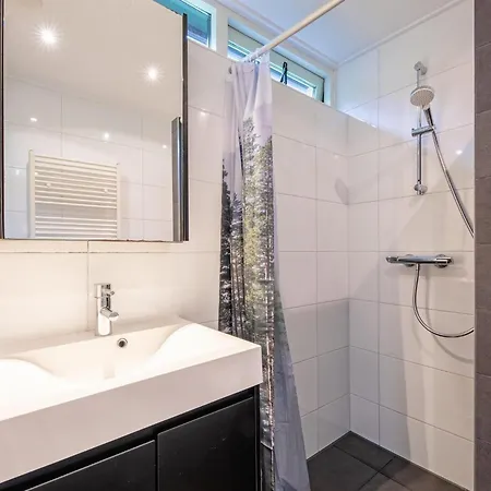 Cozy With Hot Tub On Texel Vakantiehuis